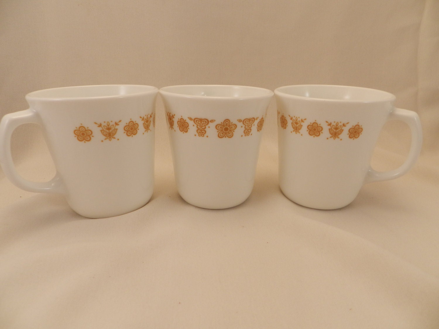 Set of 2 Corning USA Coffee Cups