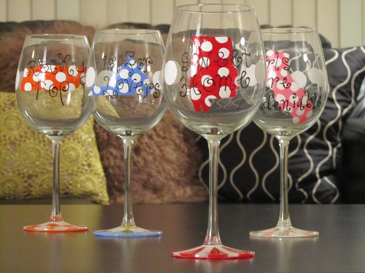Sweet Home Alabama Houndstooth Polkadot Painted Wine Glass