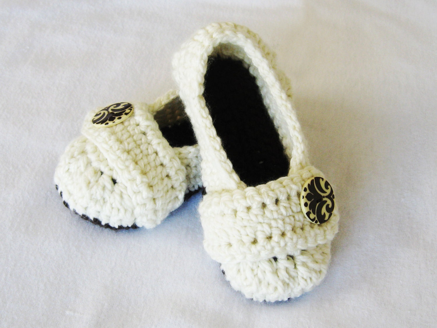 CROCHET PATTERN Cozy Women's House Slippers (5 sizes included from Womens 3-12) Instant Download