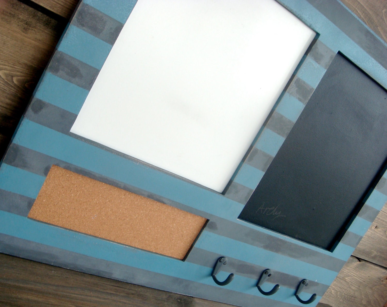 Mutli-Purpose Memo Board & Wall Hook