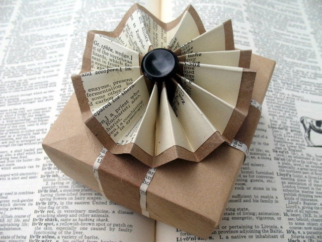 Not Your Mother's Upcycled Giftbox: Origami Box & Card with Dictionary Sacrifice Rosette