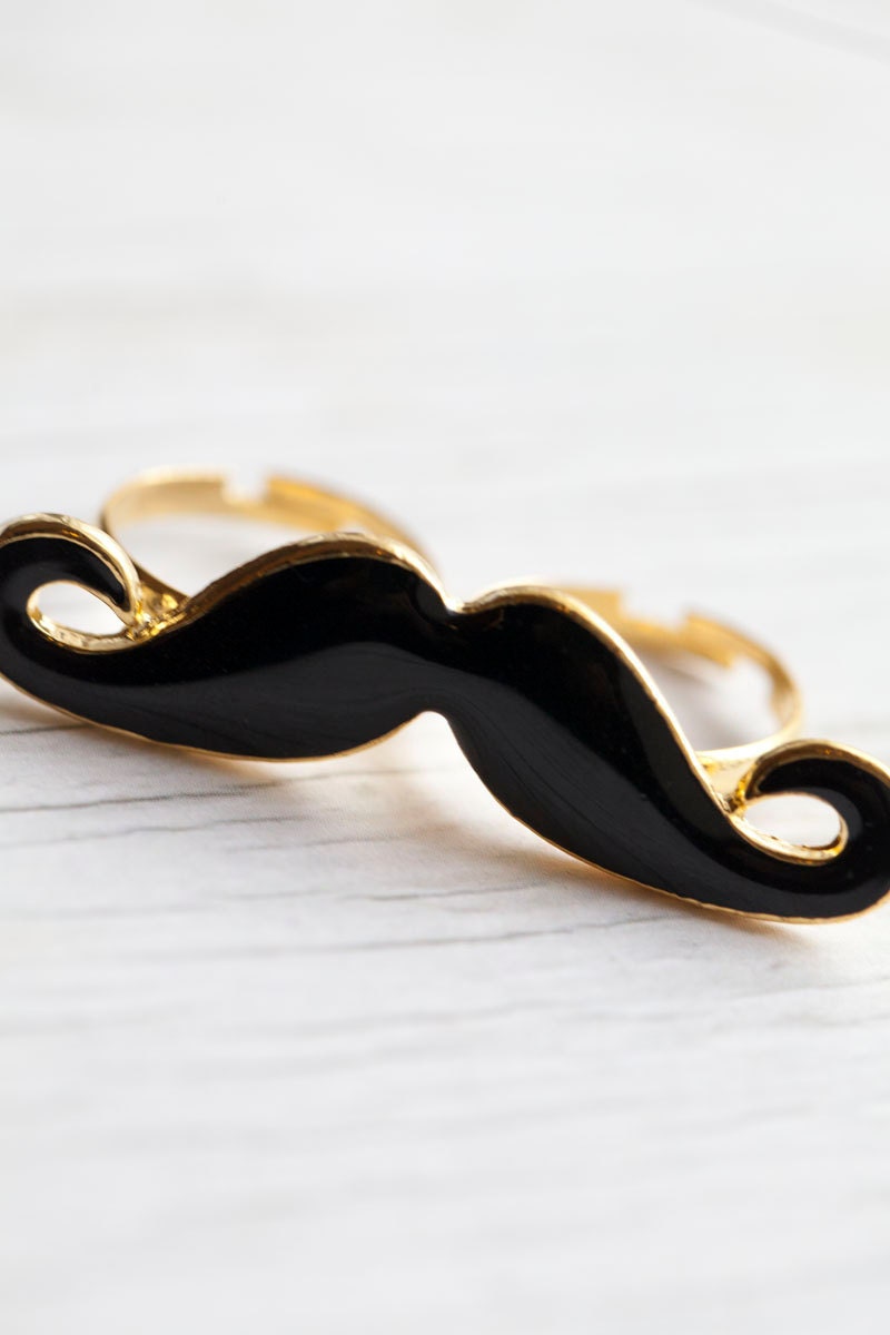 Black Mustache double ring . Enameled . Gold . Adjustable