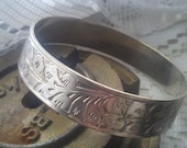 Vintage Leaf Silver Bangle - at KonniesPlace