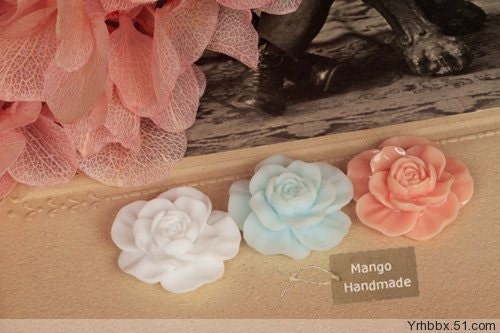 3PCS 20MM High Quality Hibiscus Flower Cameo Of 3Colors-White,Light Blue,Pink Of Oil Effect