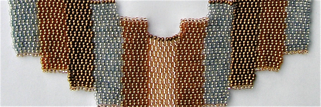 An other empowering beaded necklace, I call STUNNING SYLVIA - Peyote stitch - neutral colors