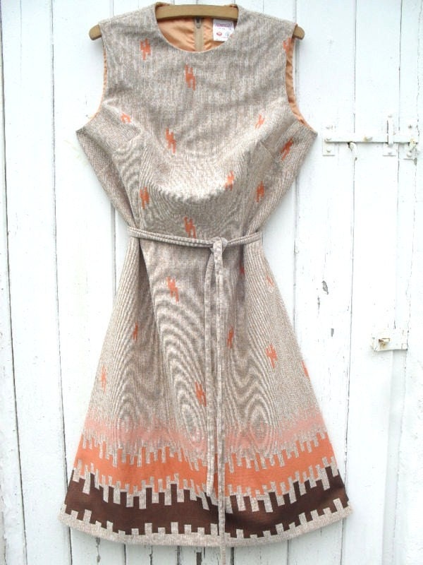 Vintage 70s 60s MOD Modette Hippie shift Graphic print dress 10 12 Peach brown Autumn Fall