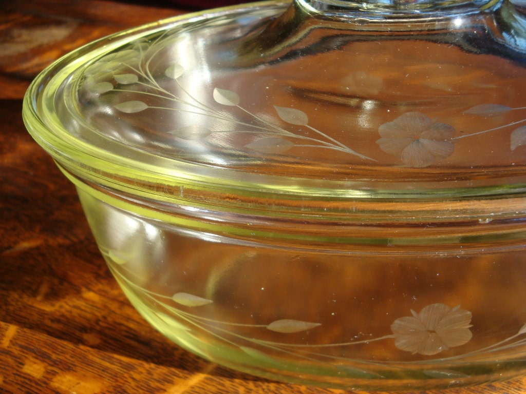 Early Pyrex 2 QT Etched Flower Covered Casserole