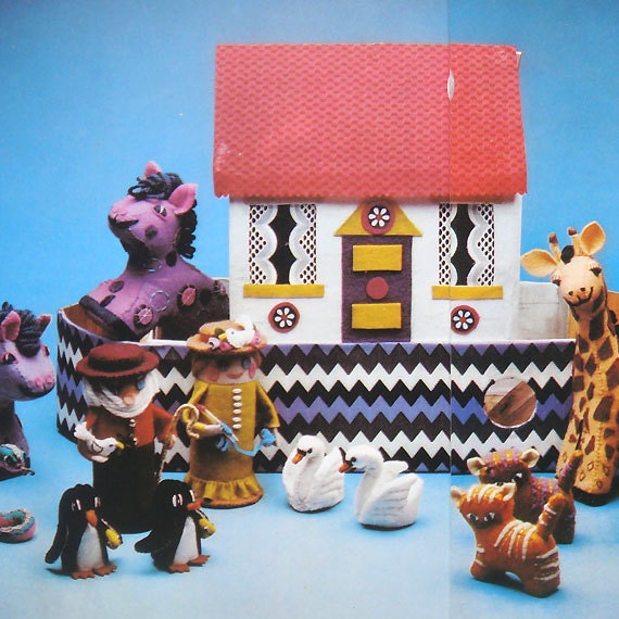 vintage NOAH'S ARK sewing pattern (Mr & Mrs Noah, cats, giraffes, penguins, horses, swans, dogs, snakes and ark) (70s)
