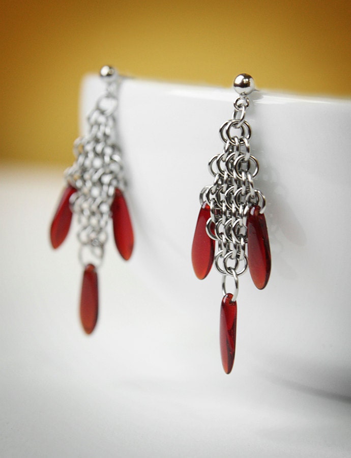 chainmaille red beaded earrings
