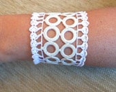 Crochet Bridal Cuff (White&Ivory)