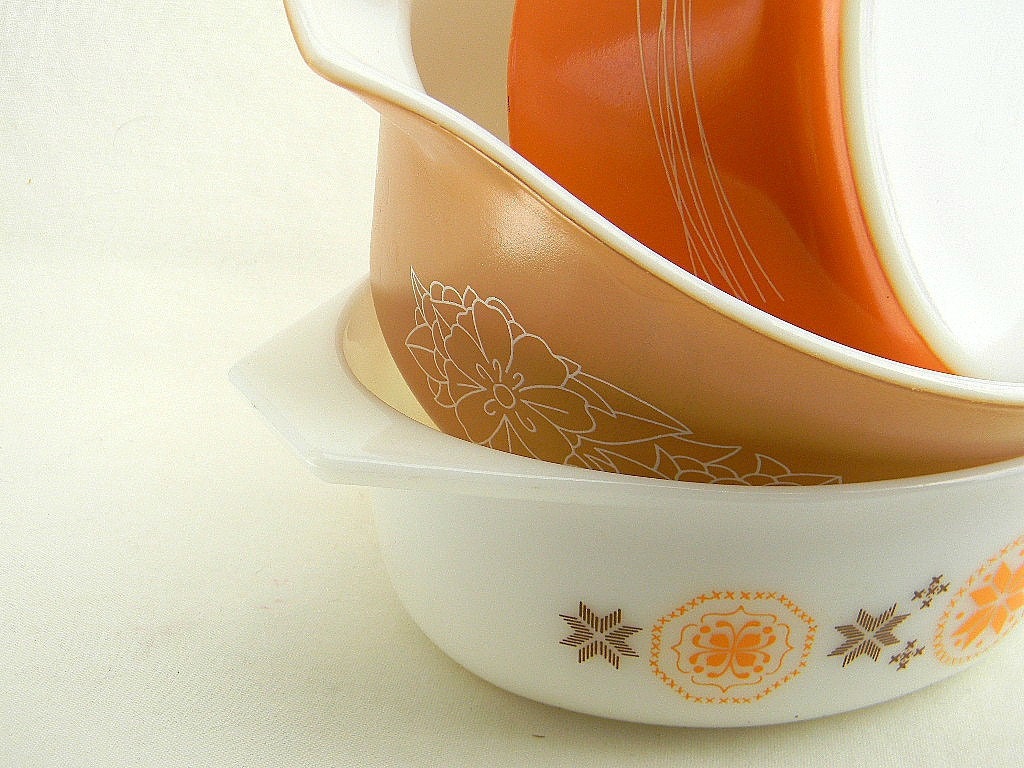 Pyrex cinderella bowls in assorted sizes and patterns