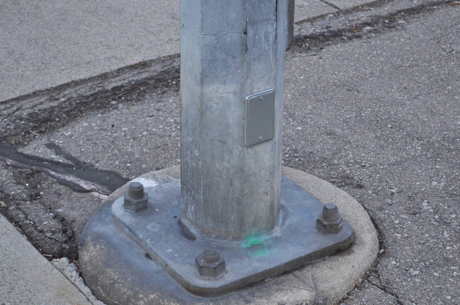 Utility Plate Geocache
