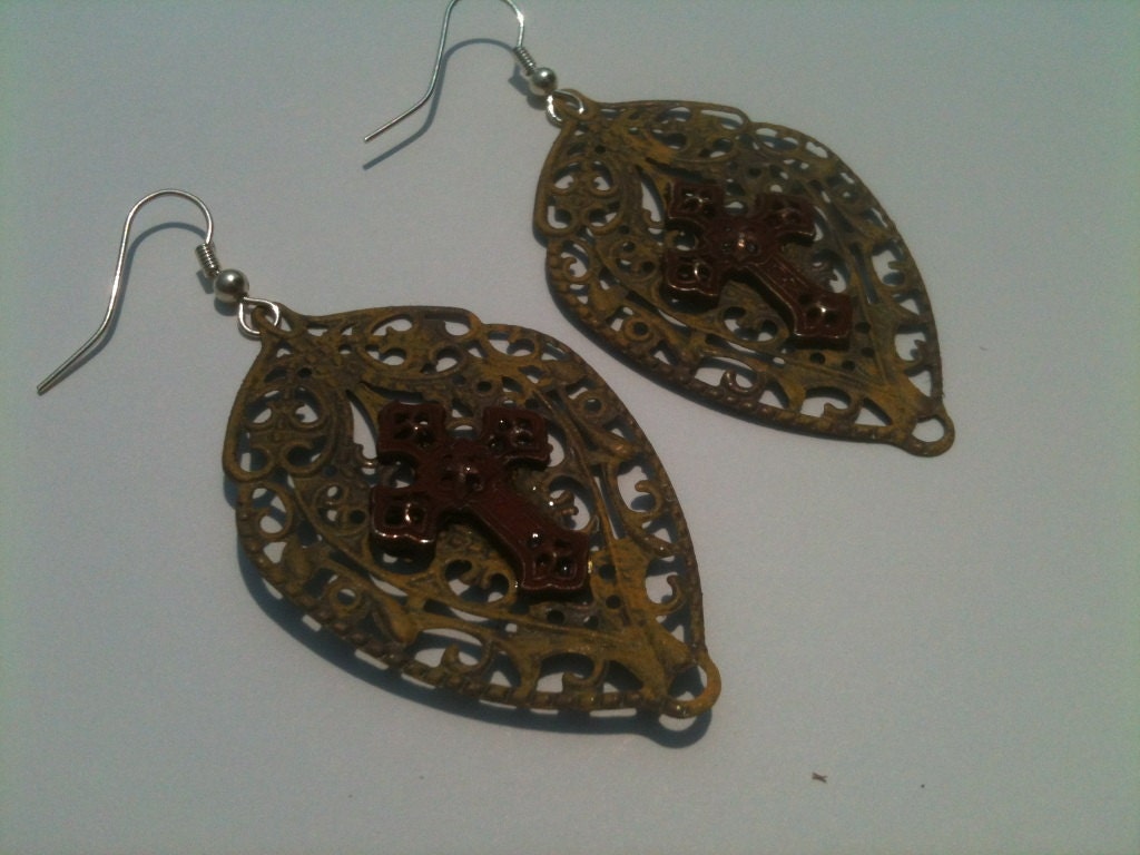 Metal Earrings Green and Red Gothic Cross