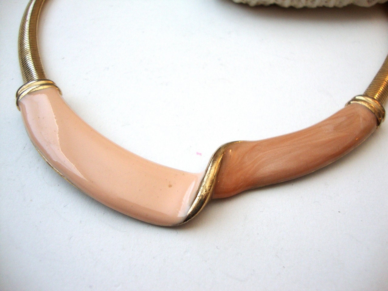 Vintage Bib Necklace : Corals and Peach vintage enamel modernist gold tone bib necklace