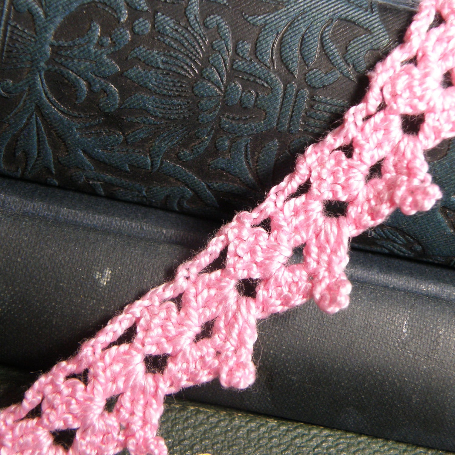 Over 1 1/2 yards Vintage Crochet Cotton Trim - pretty pink (A1)