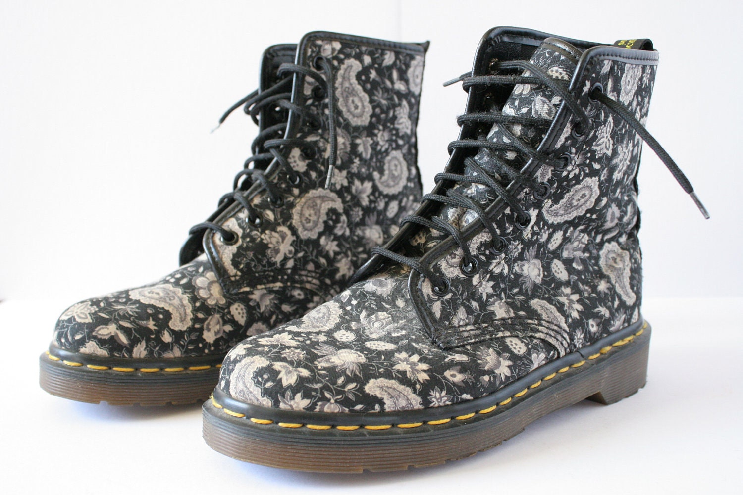 REDUCED Vintage Paisley Black Dr Martens Womens Size 6 1/2