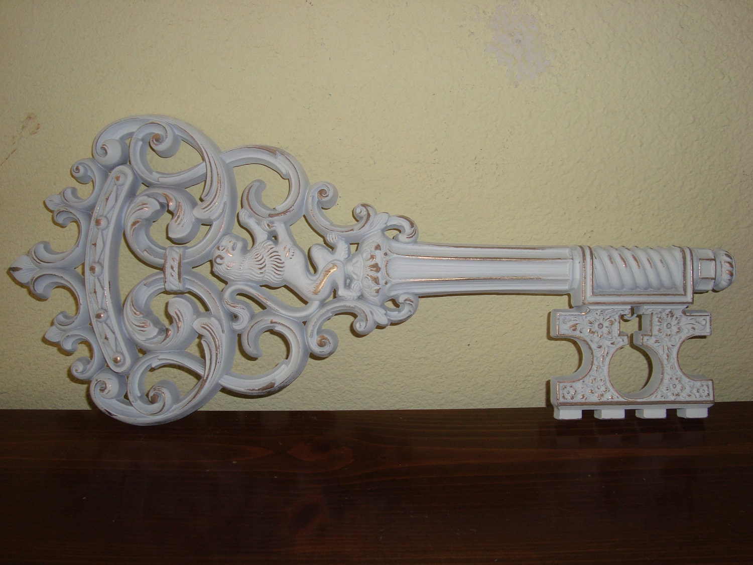 Large Vintage Syroco White Distressed Skeleton Key Shabby Cottage