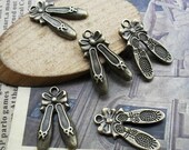 30pcs 12x21mm Antique Bronze the women flower shoes Charm Pendant