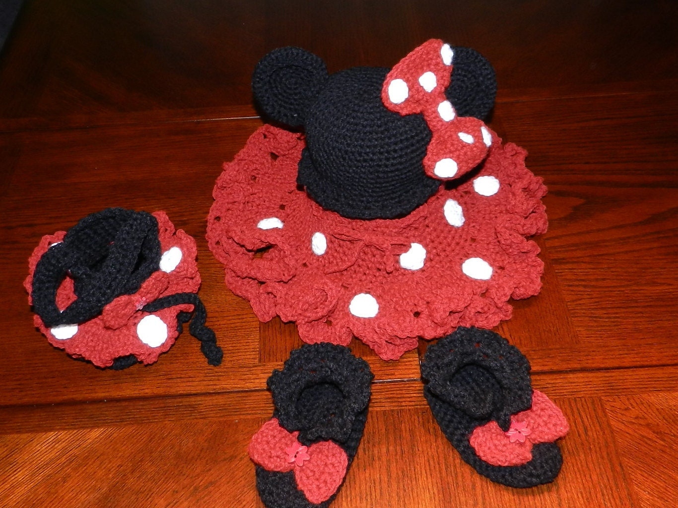 EXCLUSIVE Hand Crochet Toddler Girl Minnie Mouse 4 - pieces Outfit: Cap, tu-tu Skirt, Slippers and Purse  -  Pink or Red - taking orders