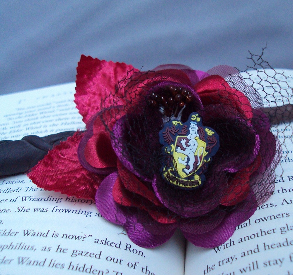 Harry Potter Gryffindor Crest hair clip flower - Hogwarts uniform, costume, cosplay