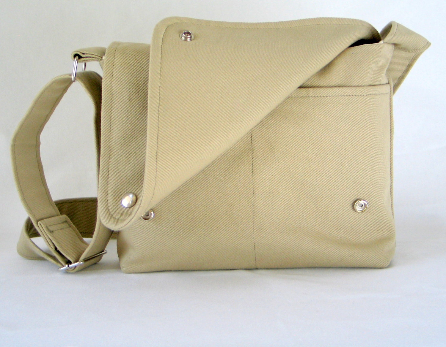 The iPad Messenger for Men and Women