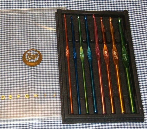 Vintage Crochet Hook Set of 8 Hooks by BOYE Color by softlychic