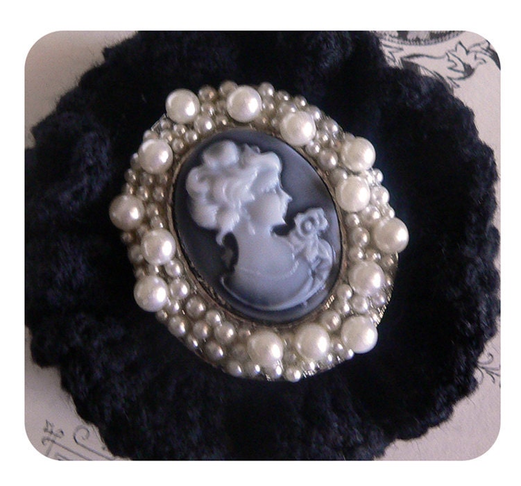 Black Cameo  Hair Clip Hairclip Brooch Pin Black Crochet Cameo pearl centre