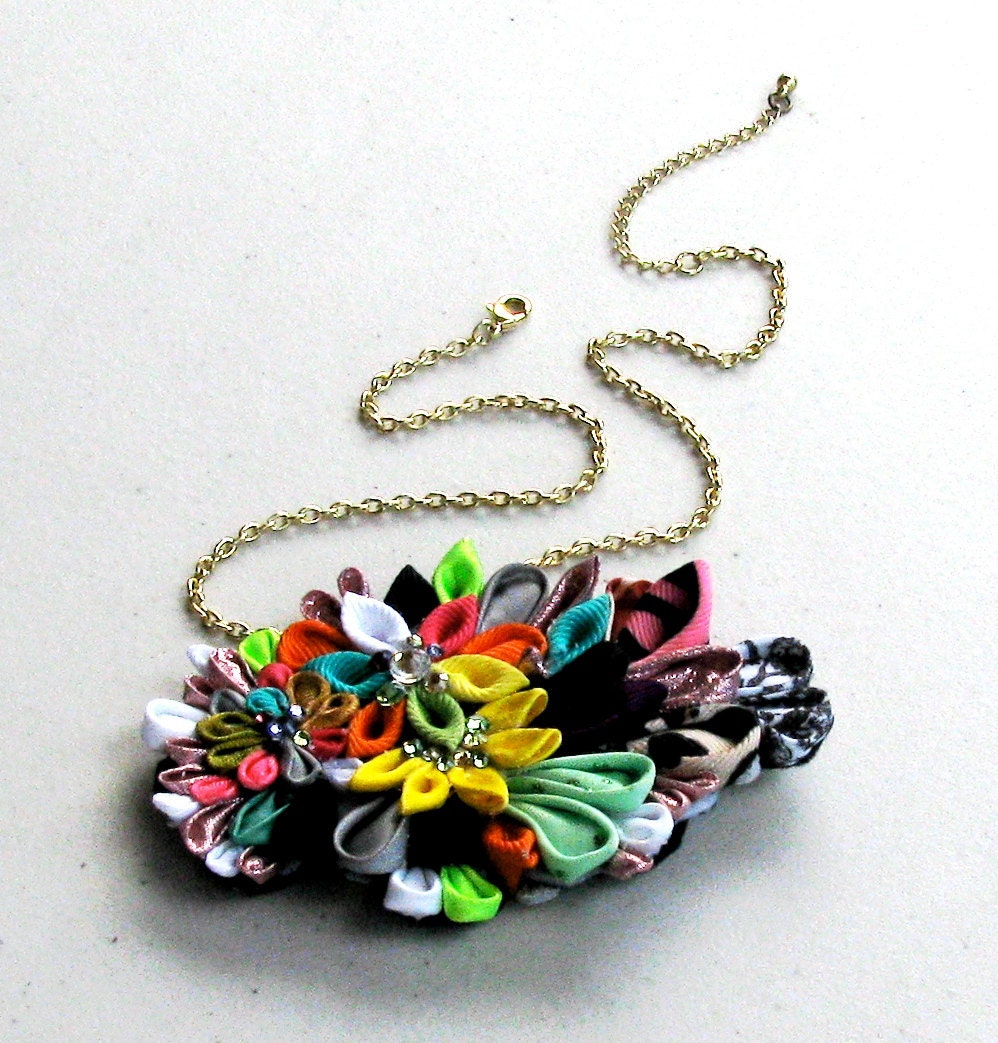 Radiant Rainbow Flower Pad Necklace - Kanzashi
