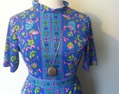 1970's Vintage Maxi Graphic Dress / Size M