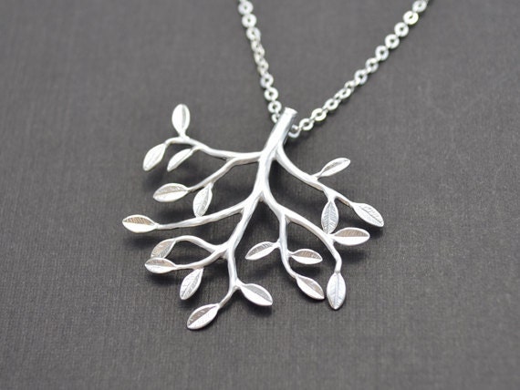Matte Rhodium plated leafy branch pendants necklace.
