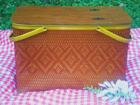 Vintage Picnic Basket / Picnic Hamper