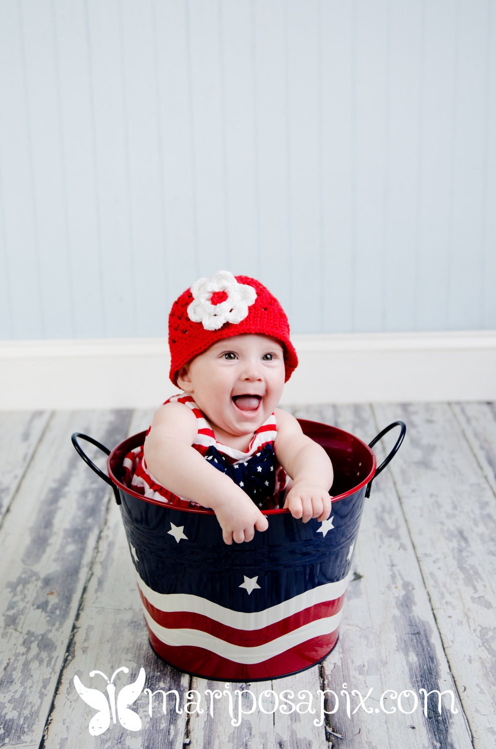 Brimmed Crocheted Hat with Flower