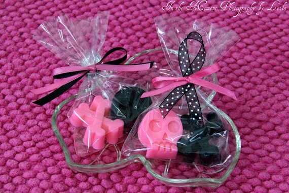 10 SKULL SOAP FAVORS (soaps only) - Punk Princess Inspired Birthday Party Favor, Halloween Party Favor Bridal Shower Favor, Monster High Il_570xn