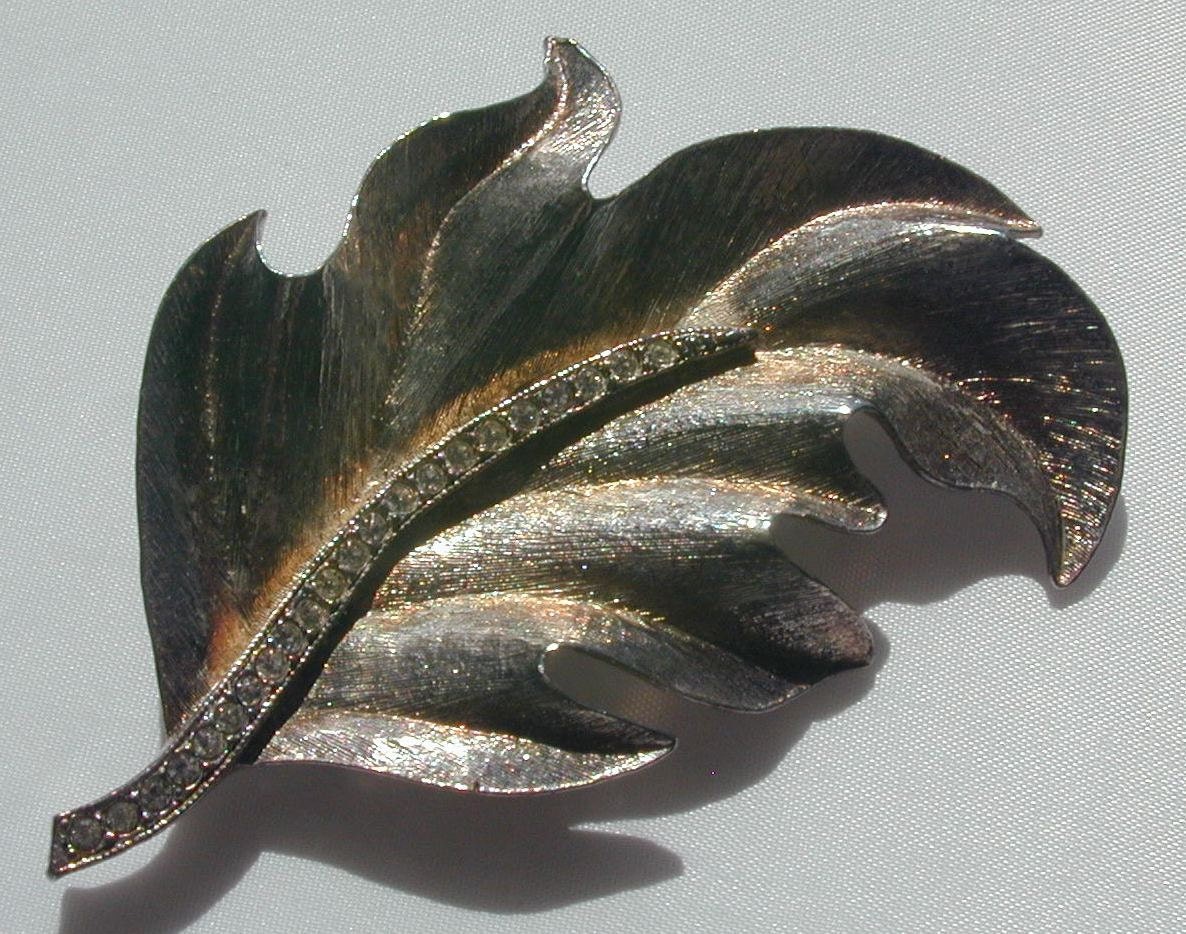 Silver Tone Leaf Pave Clear Diamond Rhinestones Brooch Vintage Pin