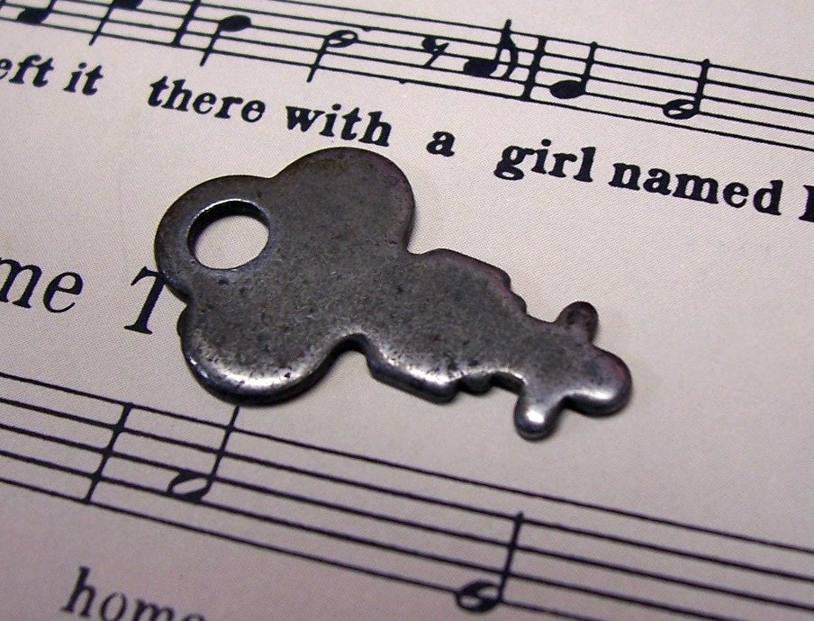 Shabby Chic Steampunk Vintage Flat Key