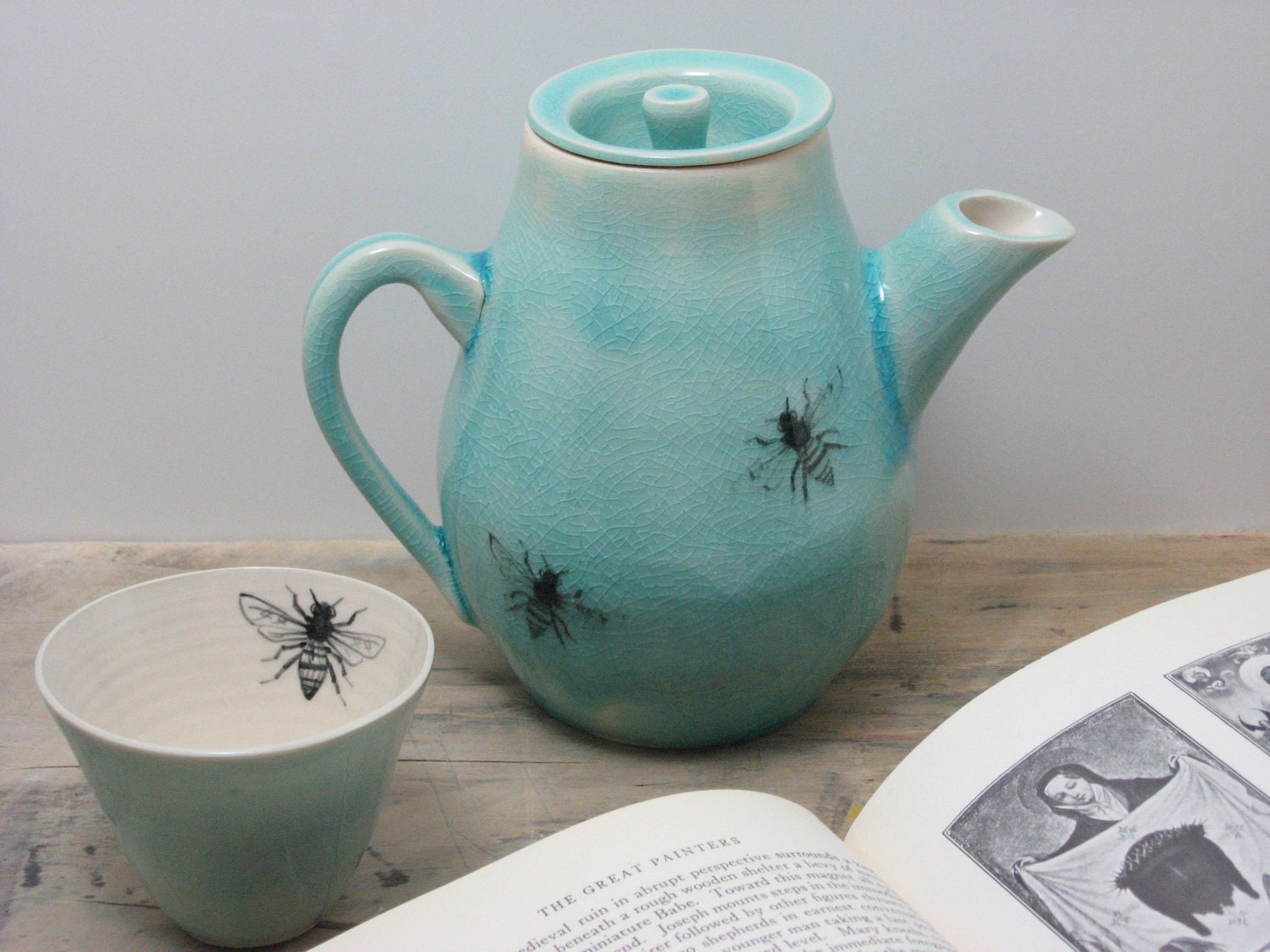 24 oz. Porcelain Blue Bee Teapot