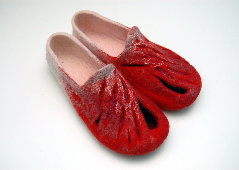 RED RED. Felted slippers
