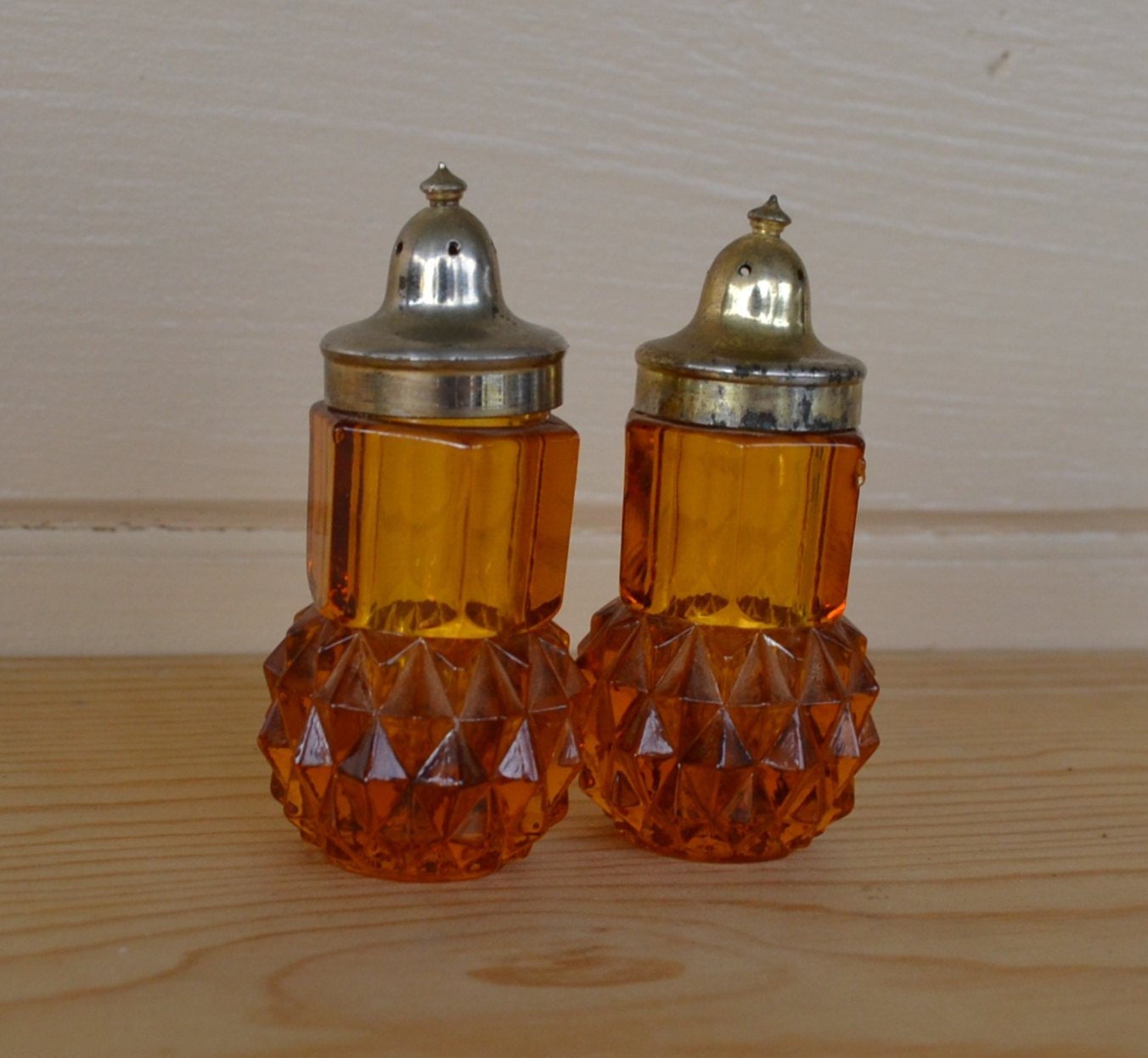 Items similar to Salt and Pepper Shakers Amber Salt and Pepper Shakers