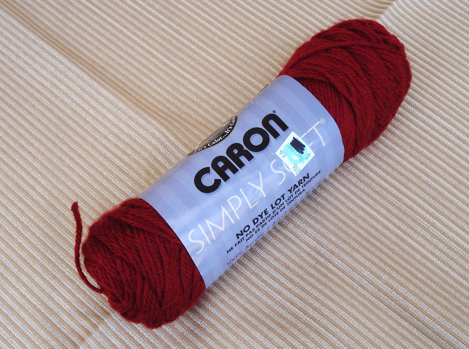 1 Skein CARON Acrylic Simply Soft Worsted Knitting Crocheting Yarn.