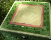 Garden inspired upcycle -lovely green trinket box