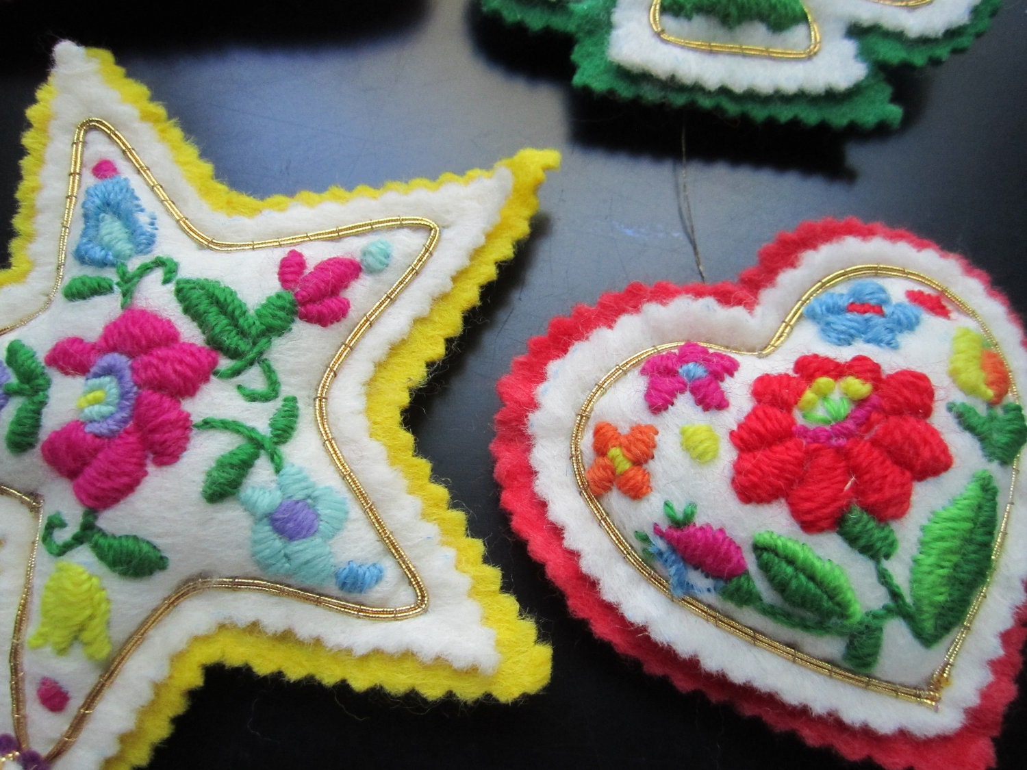 Handmade Vintage Stuffed Felt embroidered christmas ornaments cat star heart house from the vogue pattern 1754