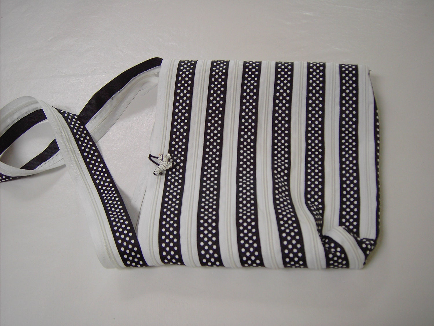 Spectators are always hot in summer match with this Black and White Dots Zipper Purse
