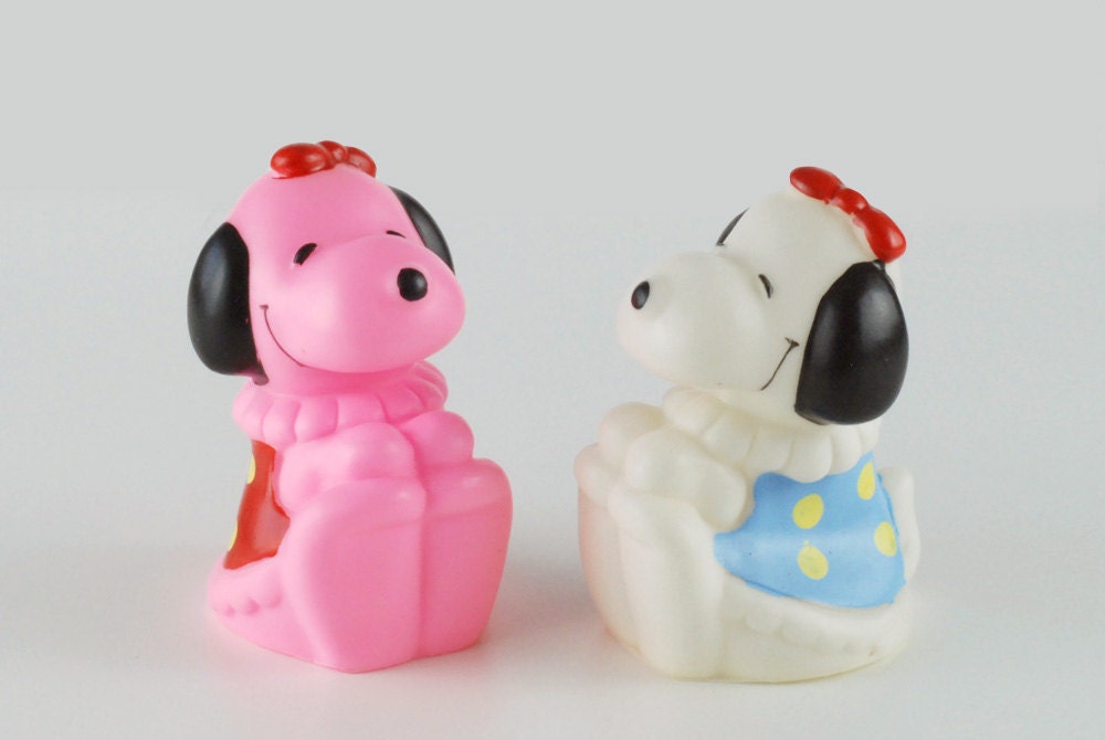 One pair of Snoopies