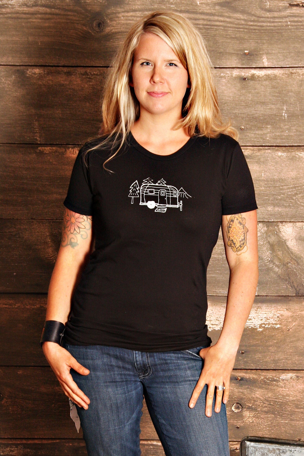 Vintage Camper Womens T Shirt - LARGE - Metallic Silver Print On Black