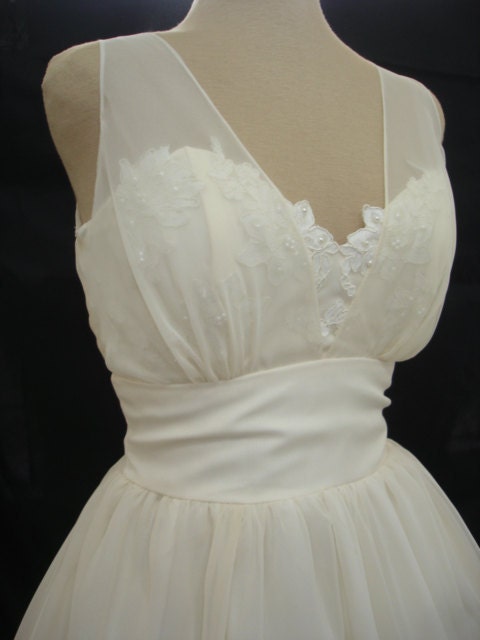 A 50s style cocktail dress lace and chiffon. I specialise in made to measure. All sizes welcome.