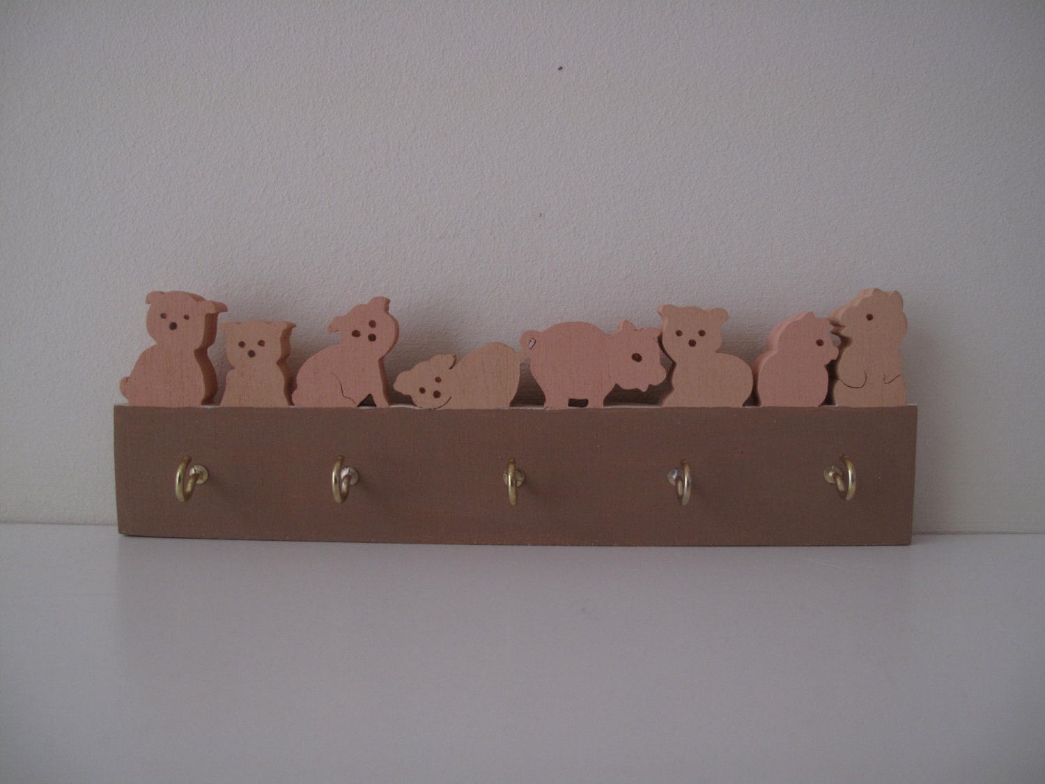 wall mounted key holder with pigs