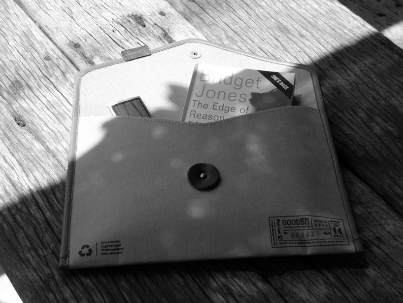 iPostcard: 'Paris, Je t'aime' Eco-friendly iPad Sleeve