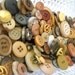 Beautiful lot of vintage buttons -- Lot m05-