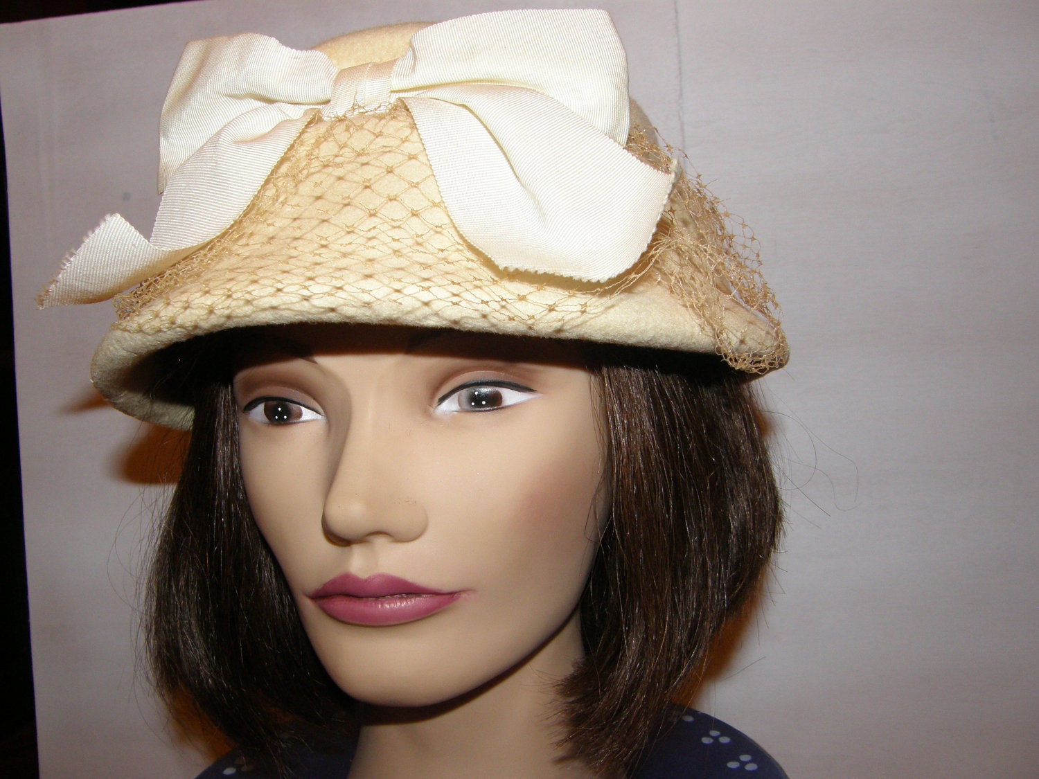 Vintage Hat Size 22 Wonderful Winter White Wool Cloche with Net Veil  and Bow