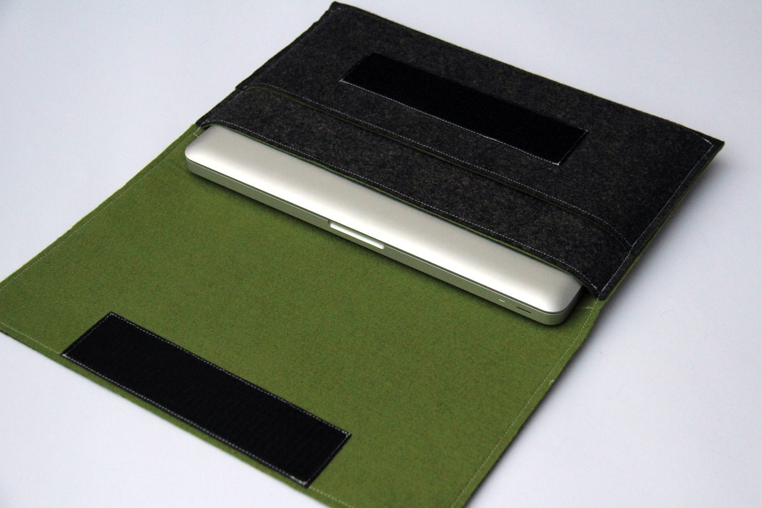 13" inch Apple Macbook Pro laptop Organizer Case Cover - Dark Gray & Olive Green - Weird.Old.Snail